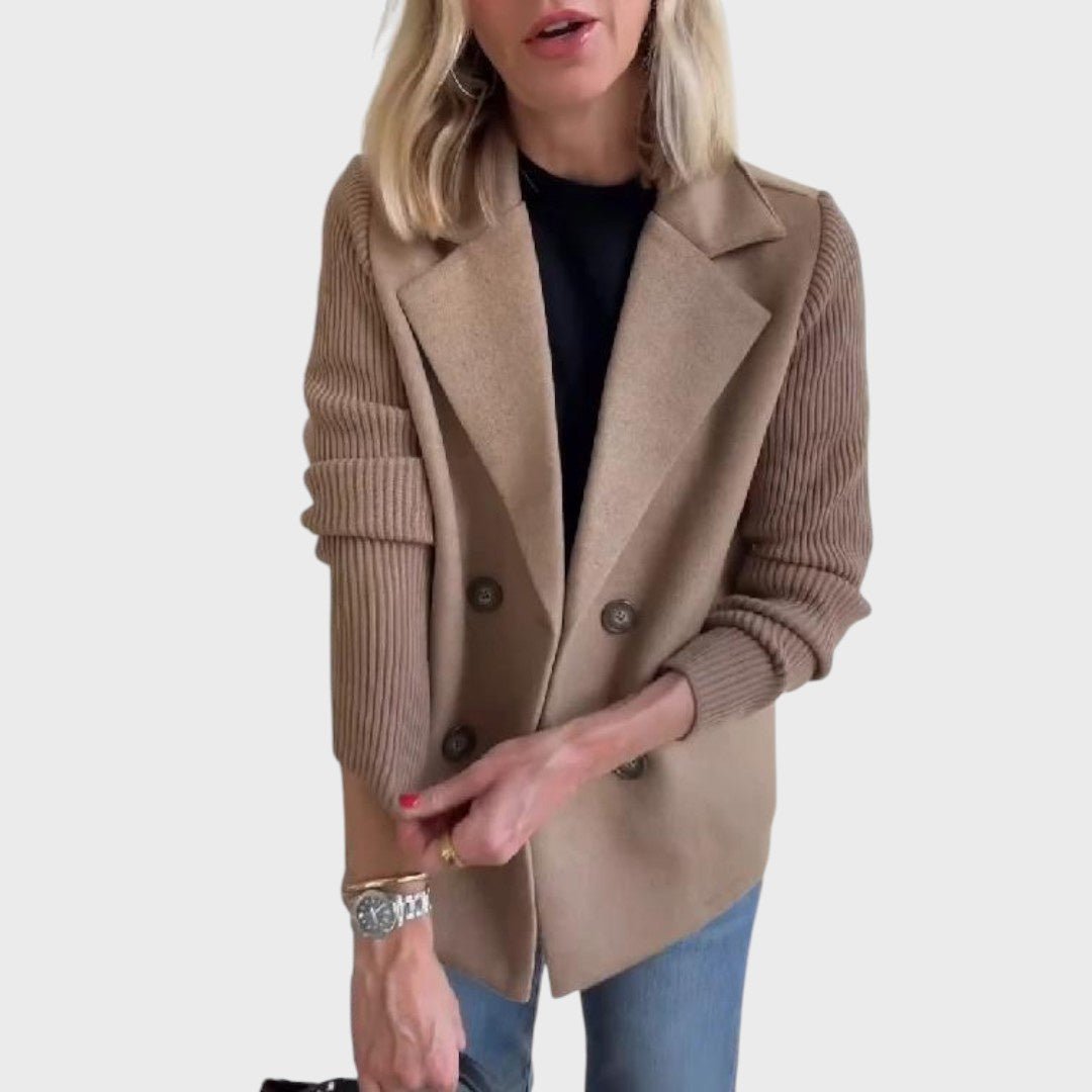 Klara | Elegantni blejzer s pletenim rukavima - Mila Zagreb